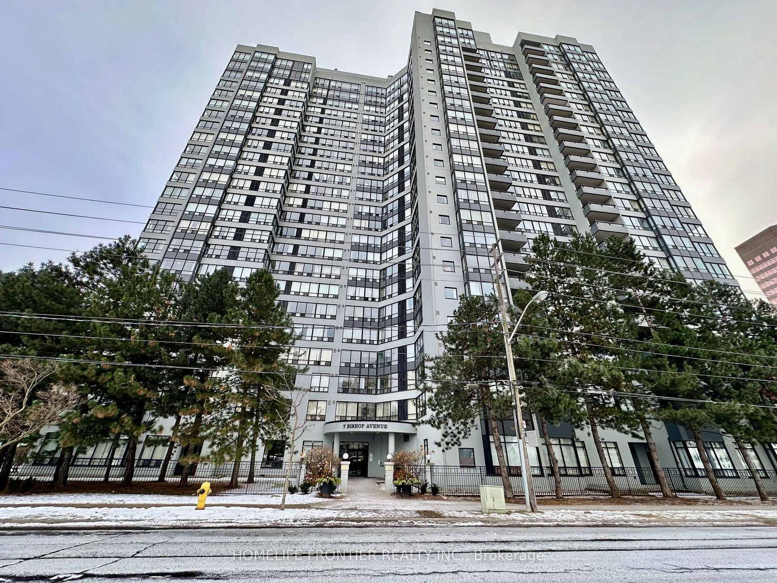 7 Bishop Ave, unit 808 for rent