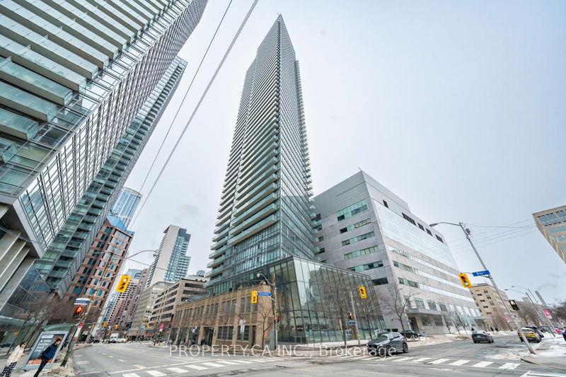 832 Bay St, unit 3906 for rent