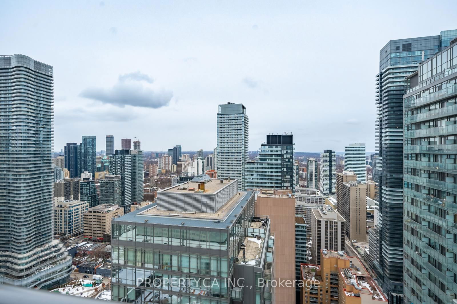 832 Bay St, unit 3906 for rent