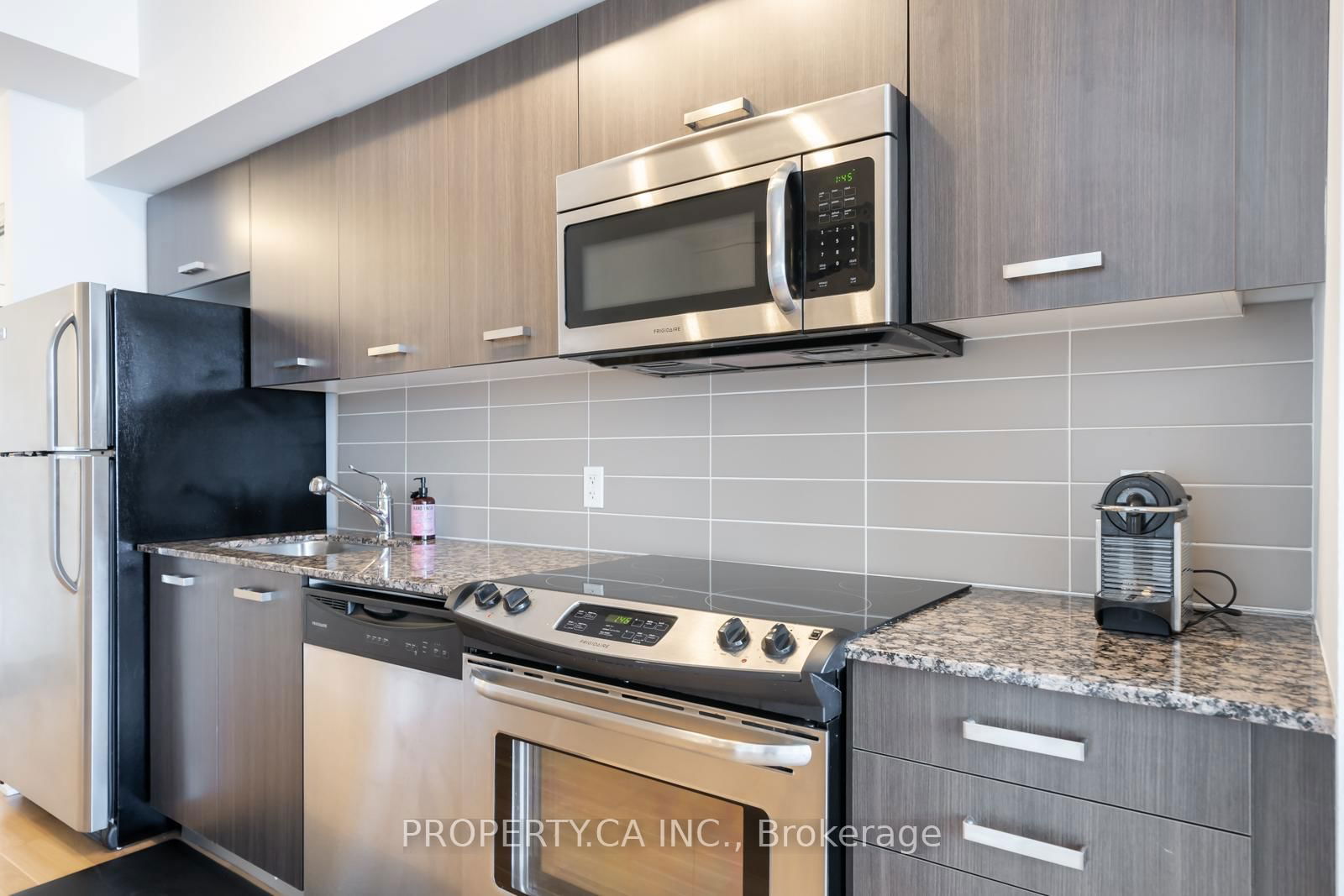 832 Bay St, unit 3906 for rent