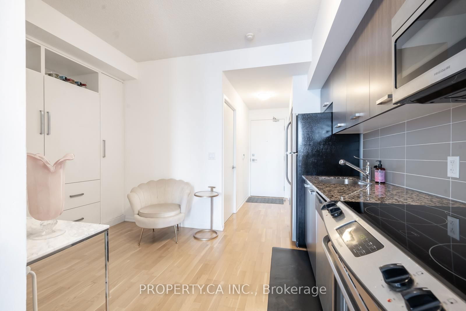 832 Bay St, unit 3906 for rent