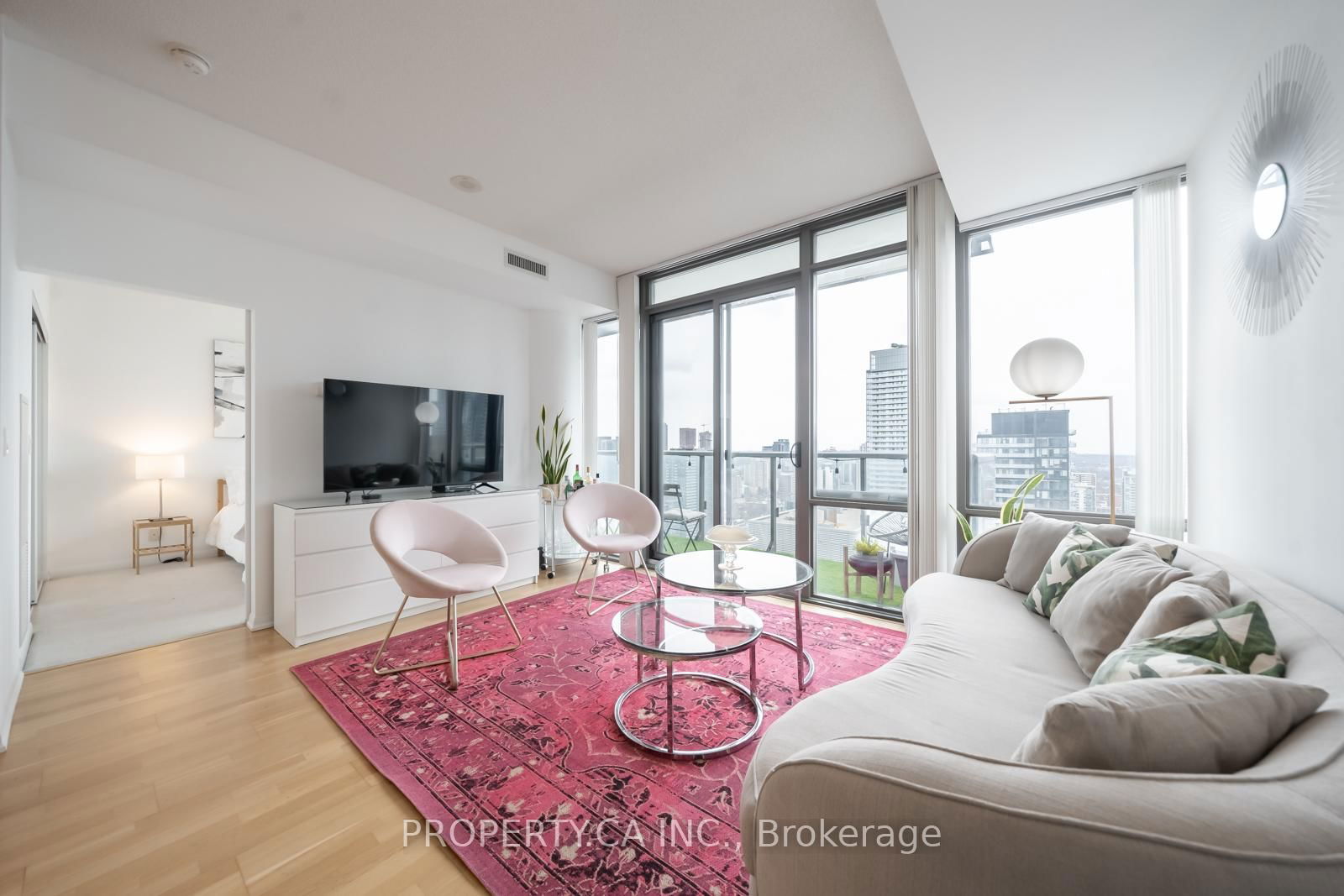 832 Bay St, unit 3906 for rent