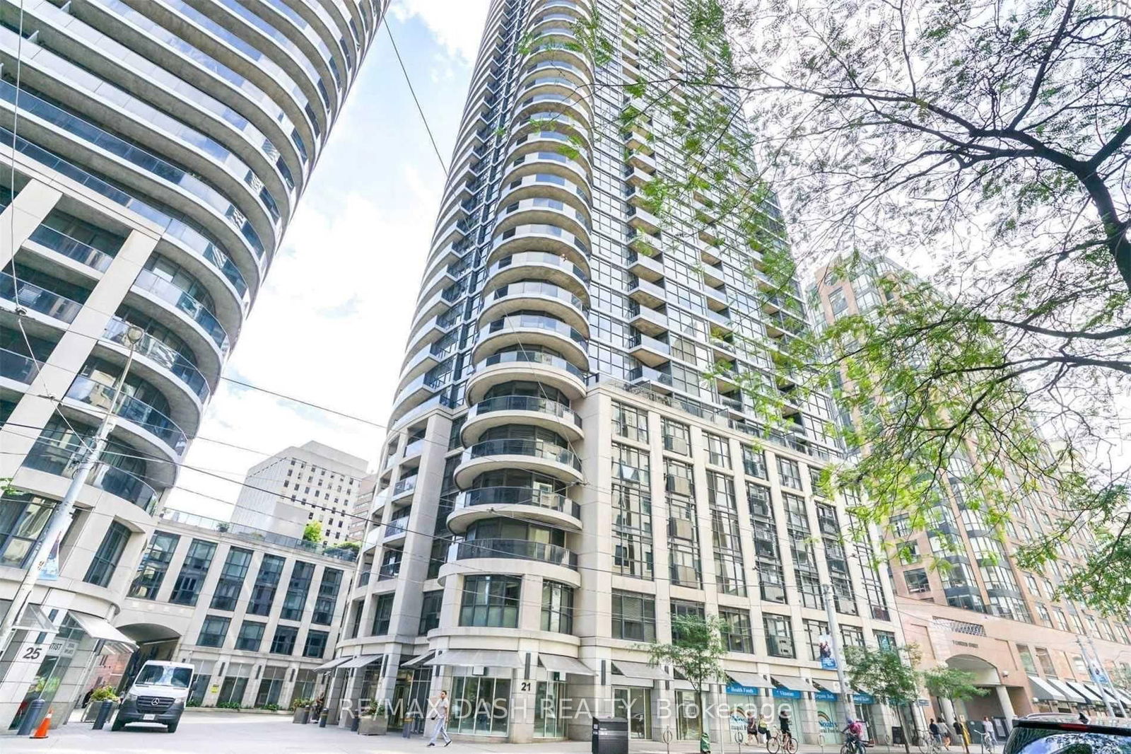 21 Carlton St, unit 2203 for rent