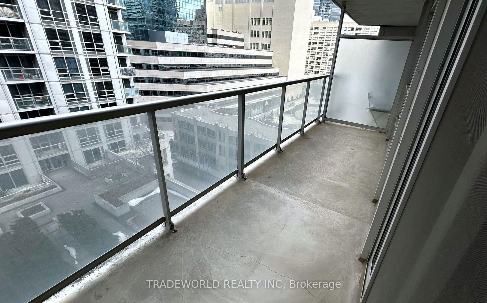 761 Bay St, unit 814 for rent