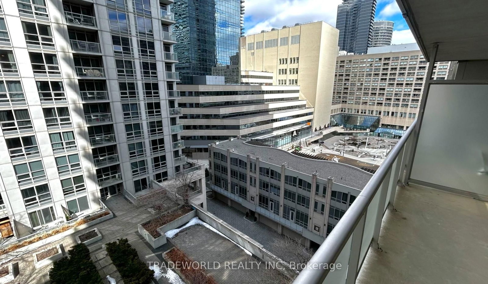 761 Bay St, unit 814 for rent