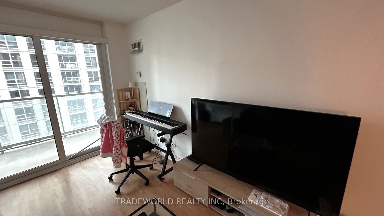 761 Bay St, unit 814 for rent