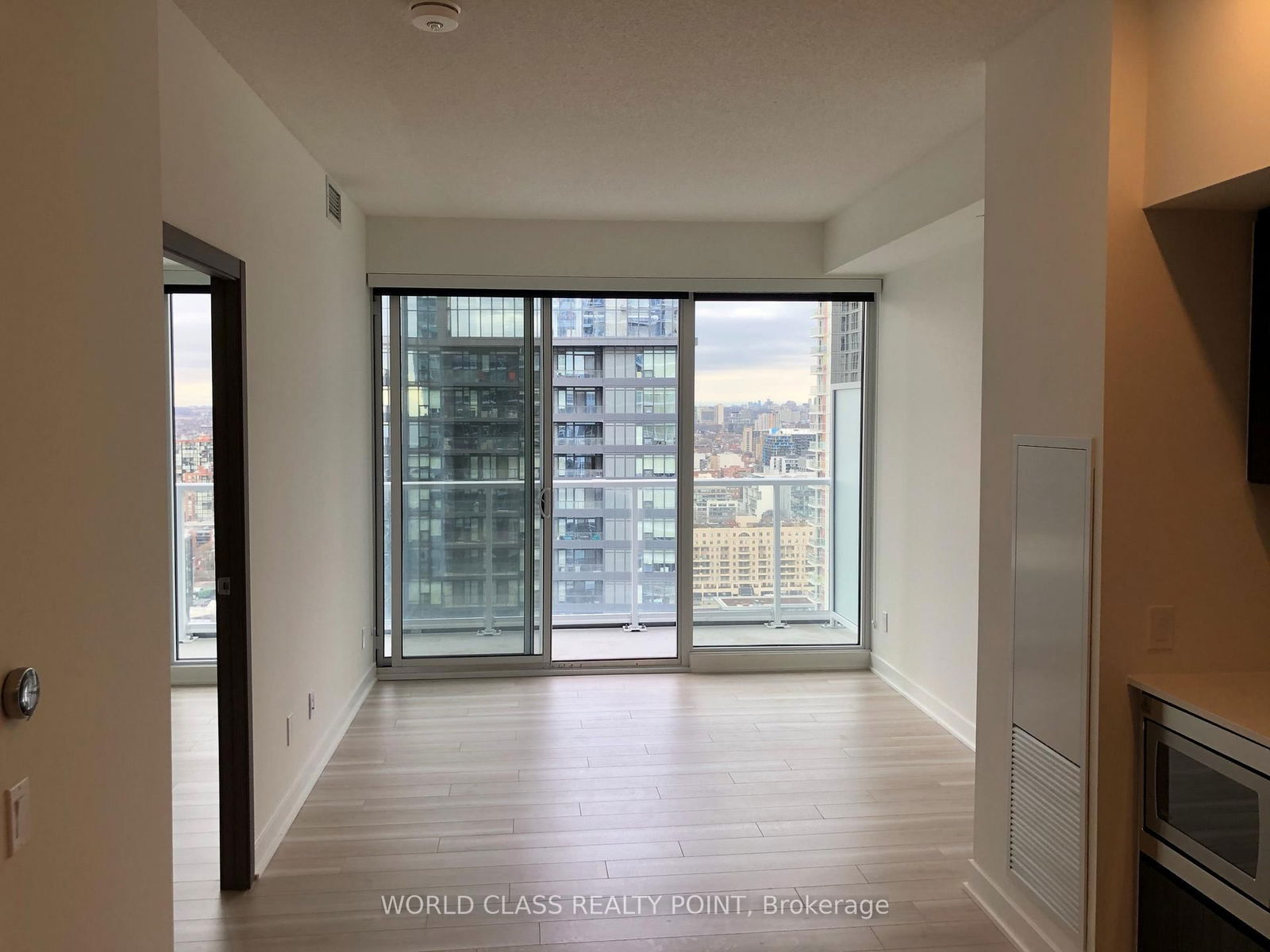 17 Bathurst St, unit 3308 for rent