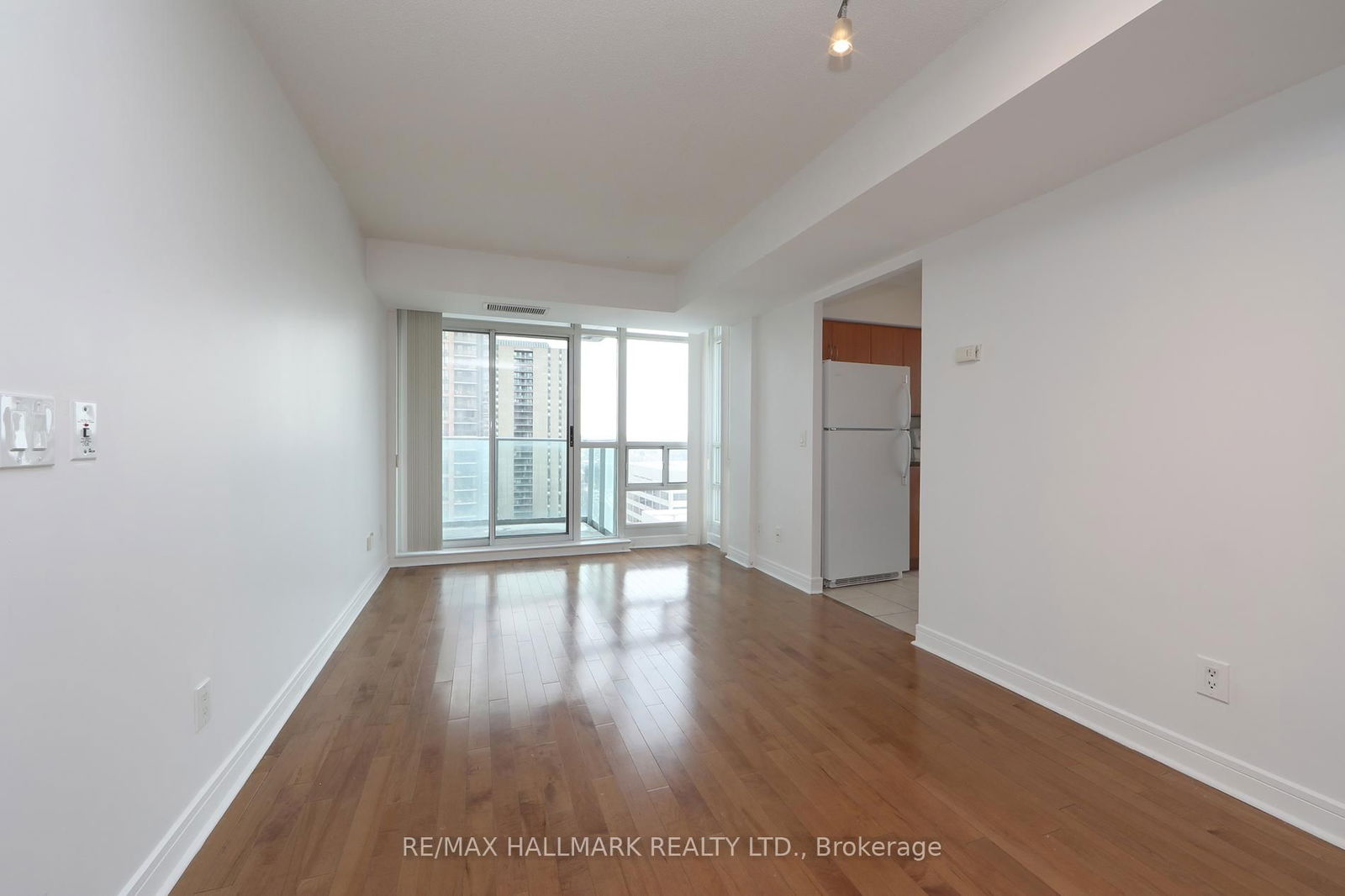 35 Bales Ave, unit 1906 for rent