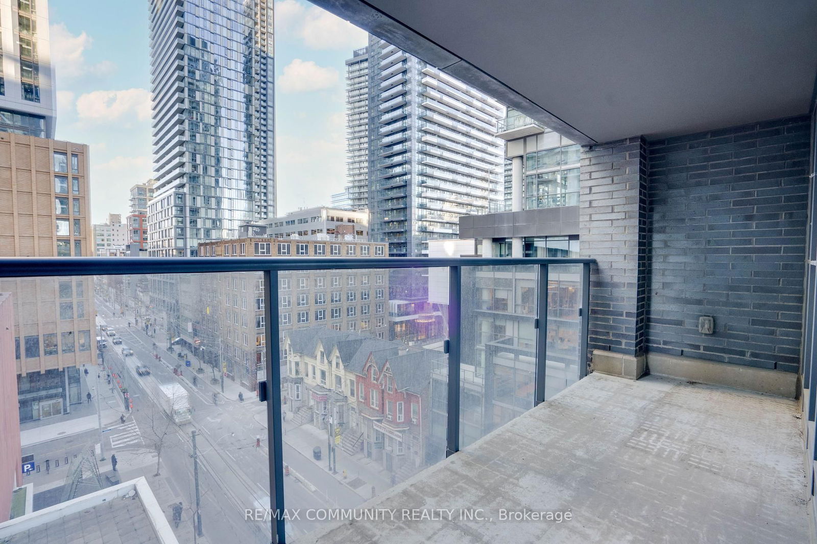 295 Adelaide St W, unit 824 for sale