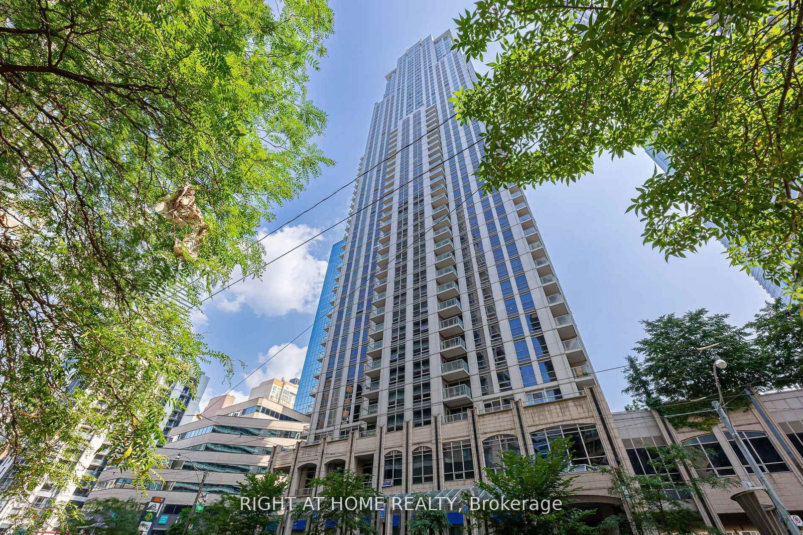 763 Bay St, unit 1006 for sale