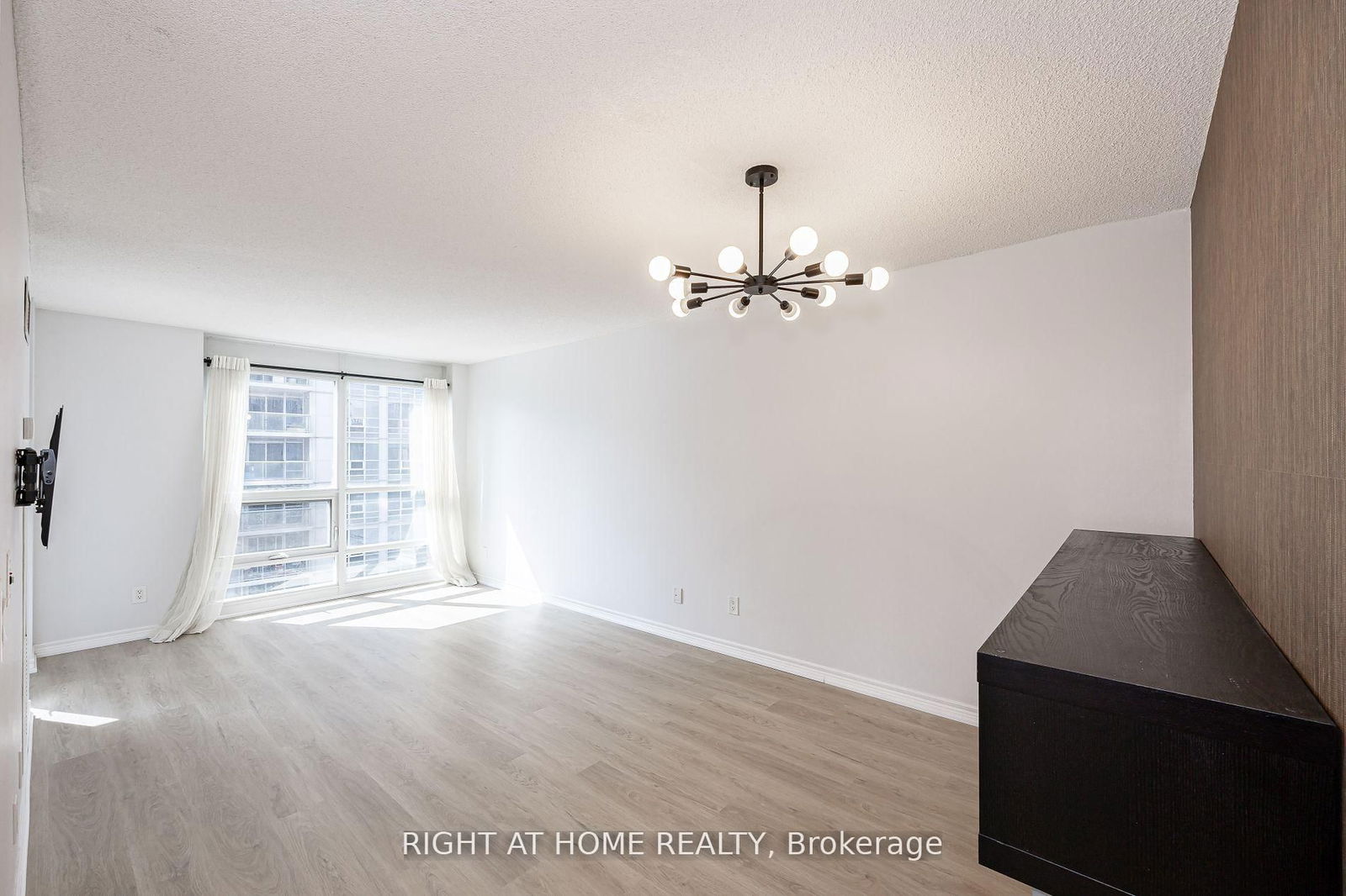 763 Bay St, unit 1006 for sale