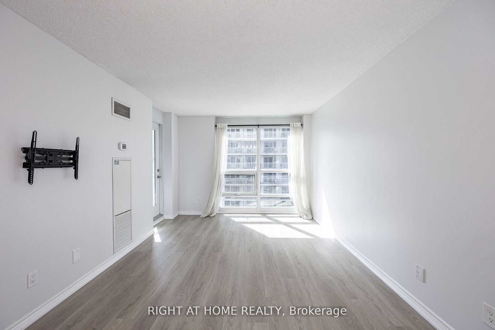 763 Bay St, unit 1006 for sale