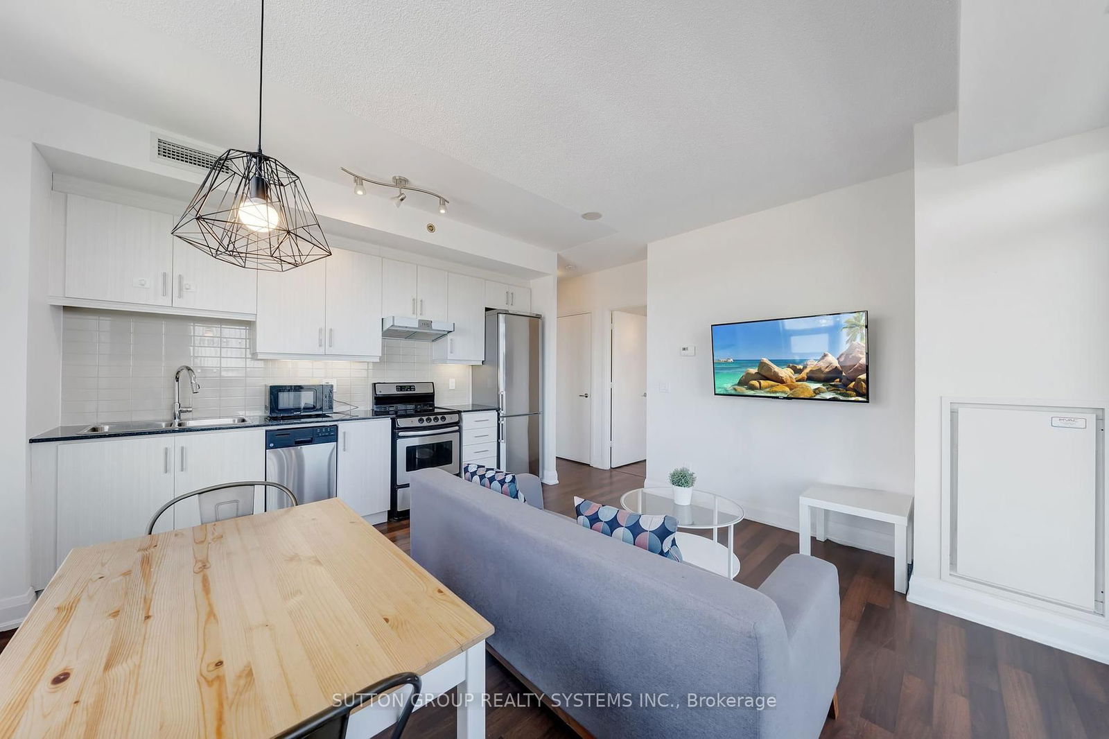 68 Canterbury Pl, unit 909 for rent