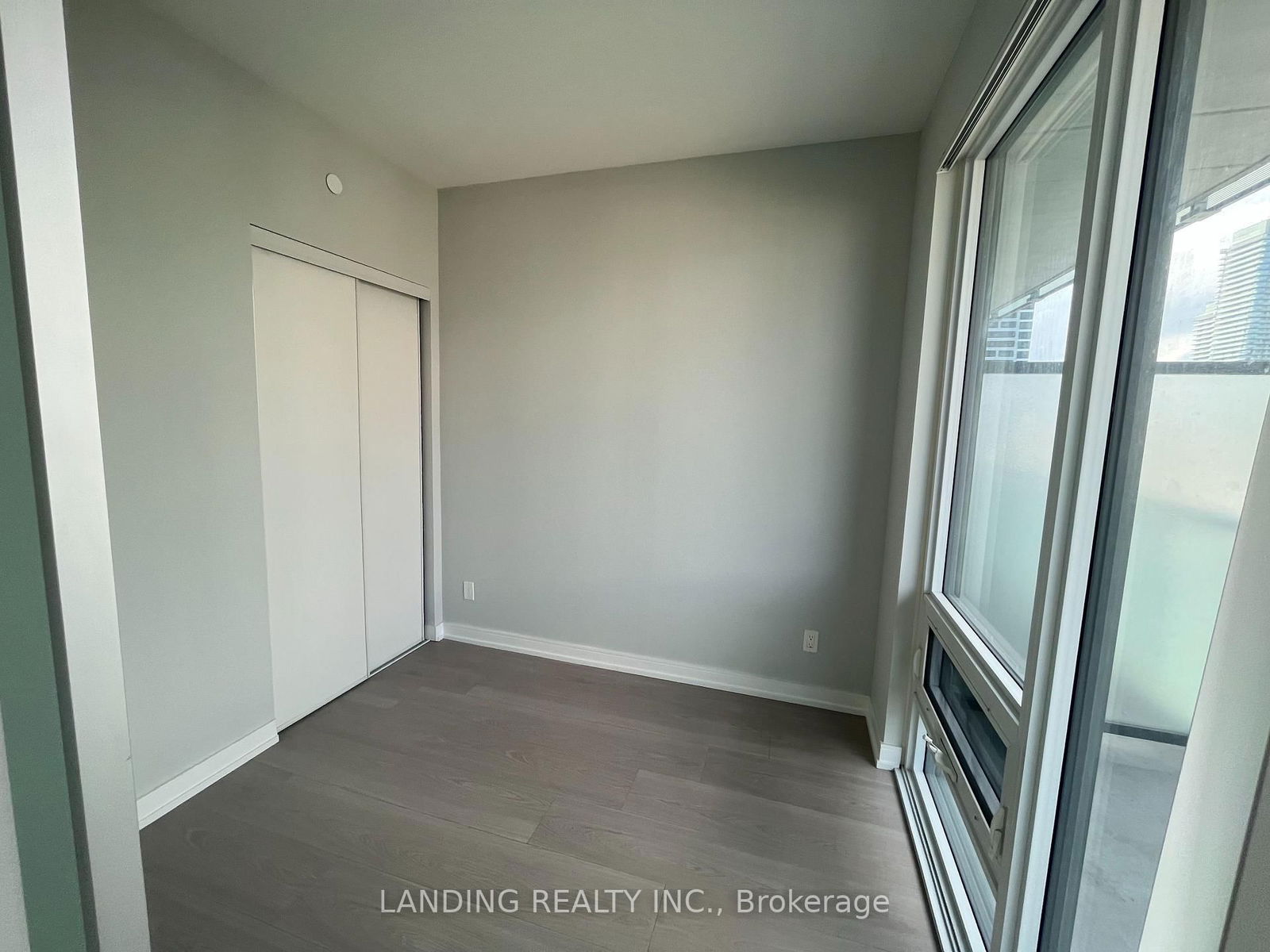 28 Wellesley St E, unit 2407 for rent