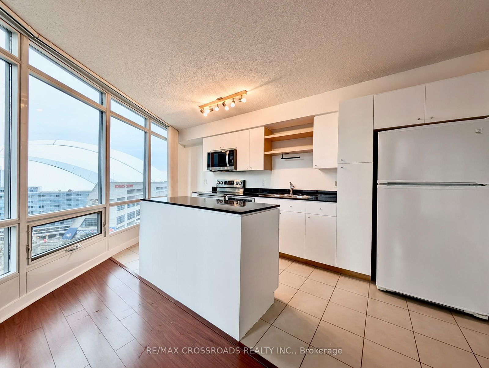 373 Front St W, unit 1809 for rent