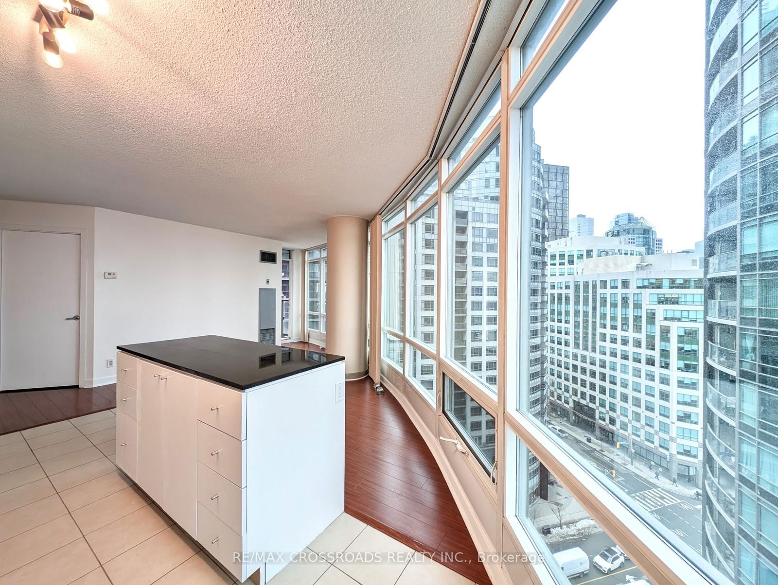 373 Front St W, unit 1809 for rent