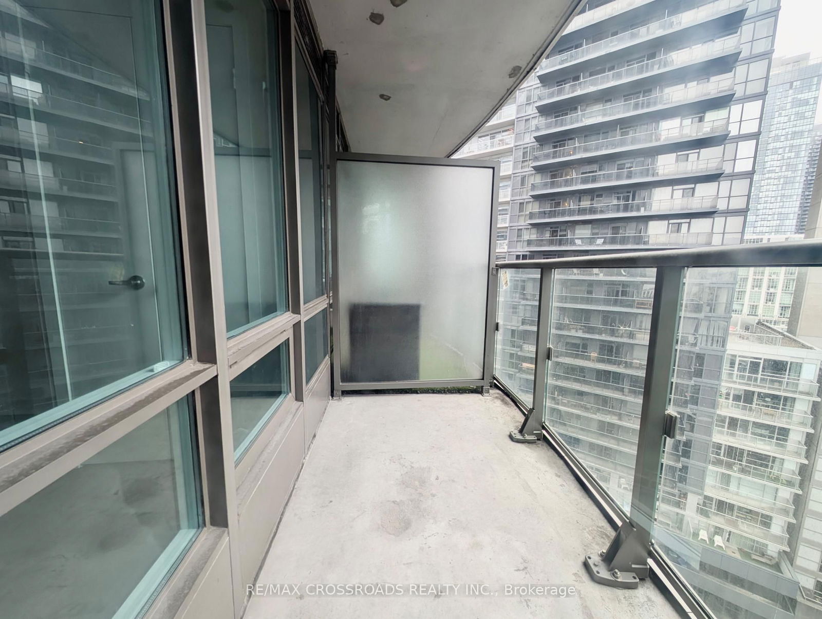 373 Front St W, unit 1809 for rent