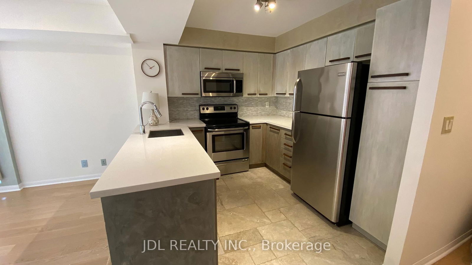 11 St Joseph St, unit 418 for rent