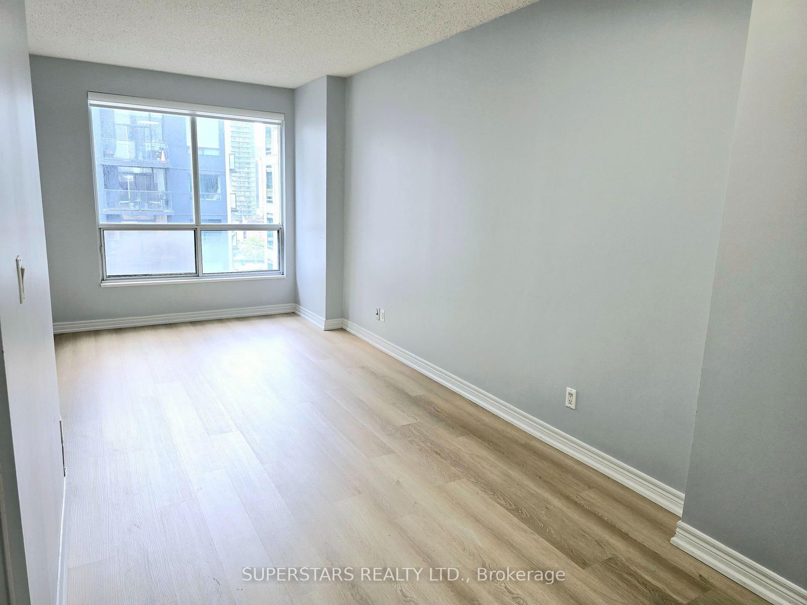 55 Bloor St E, unit 1502 for rent