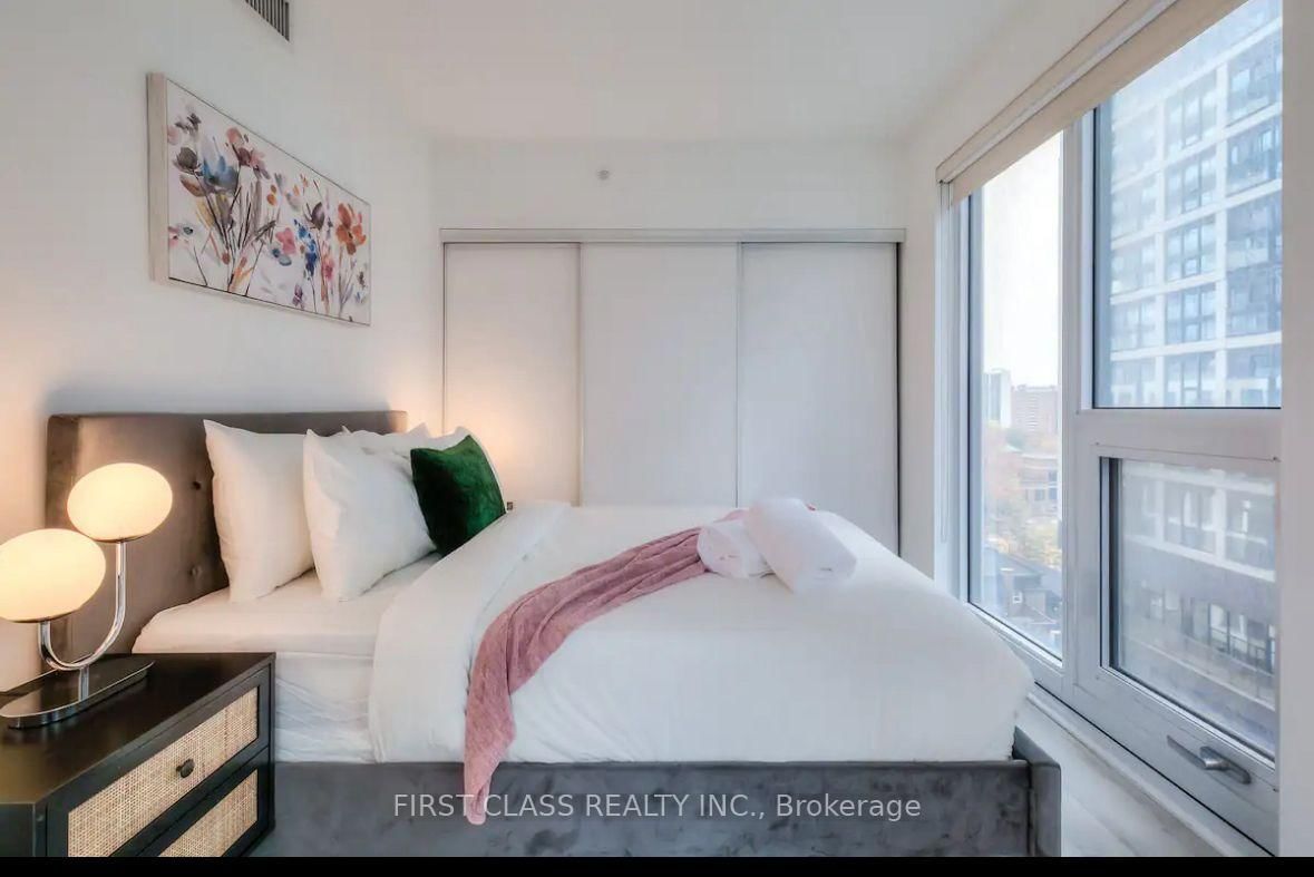 251 Jarvis St, unit 826 for sale