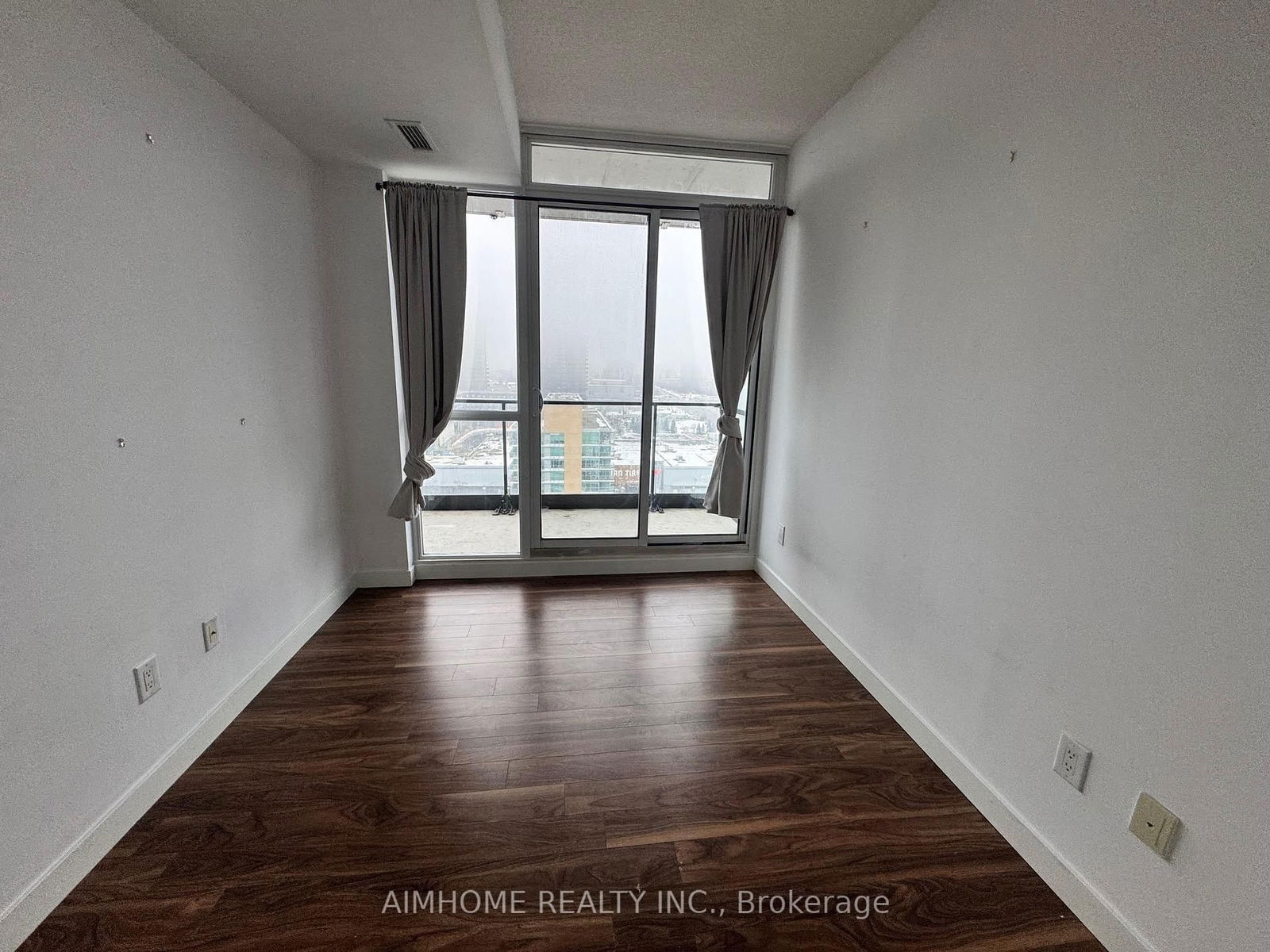 33 Singer Crt, unit 2106 for rent