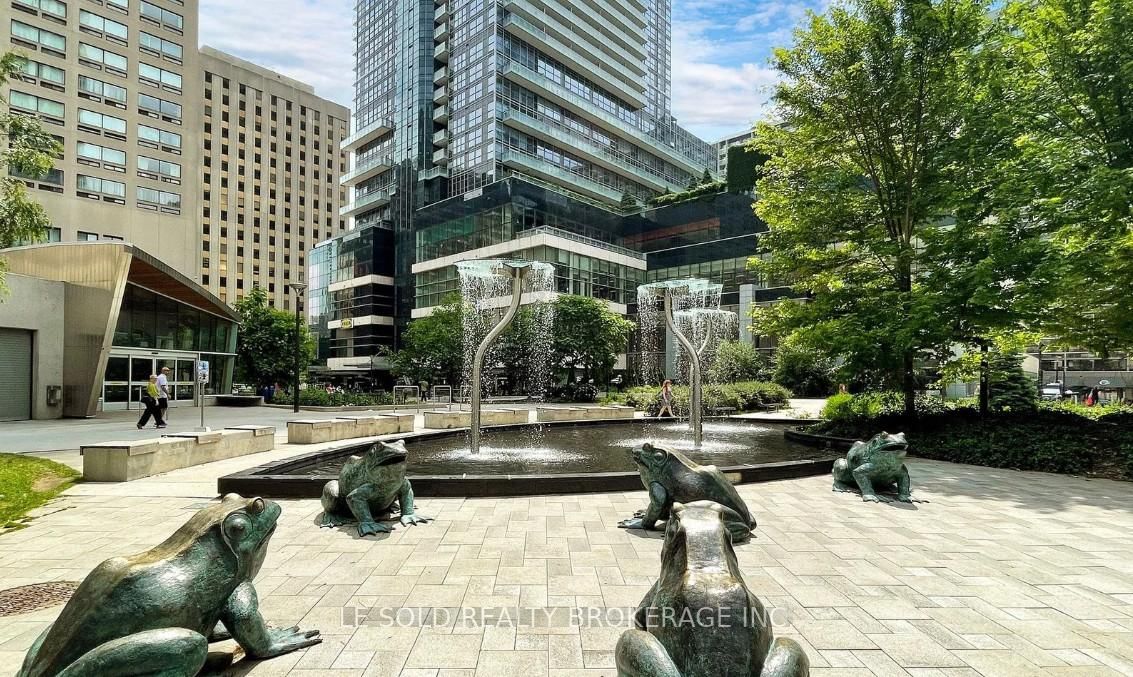 386 Yonge St, unit 4105 for rent