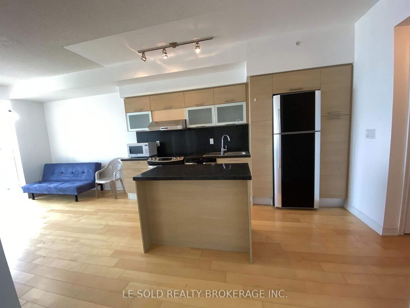 386 Yonge St, unit 4105 for rent