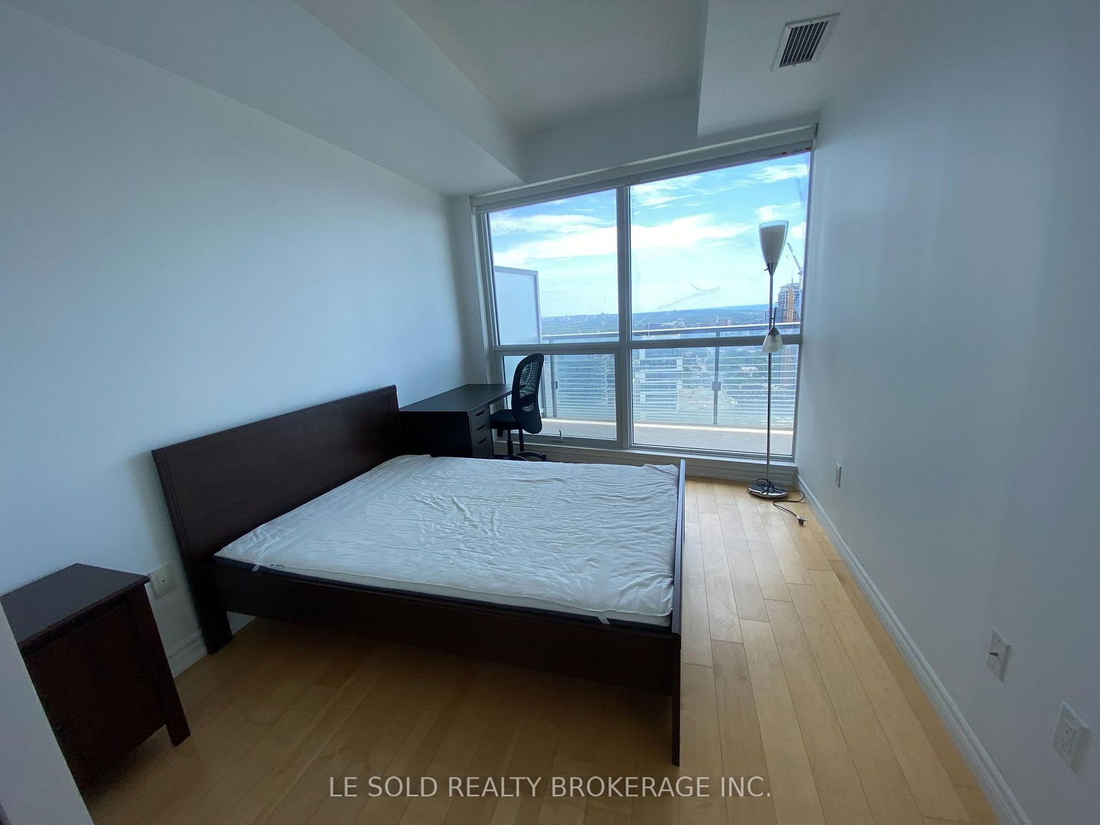 386 Yonge St, unit 4105 for rent