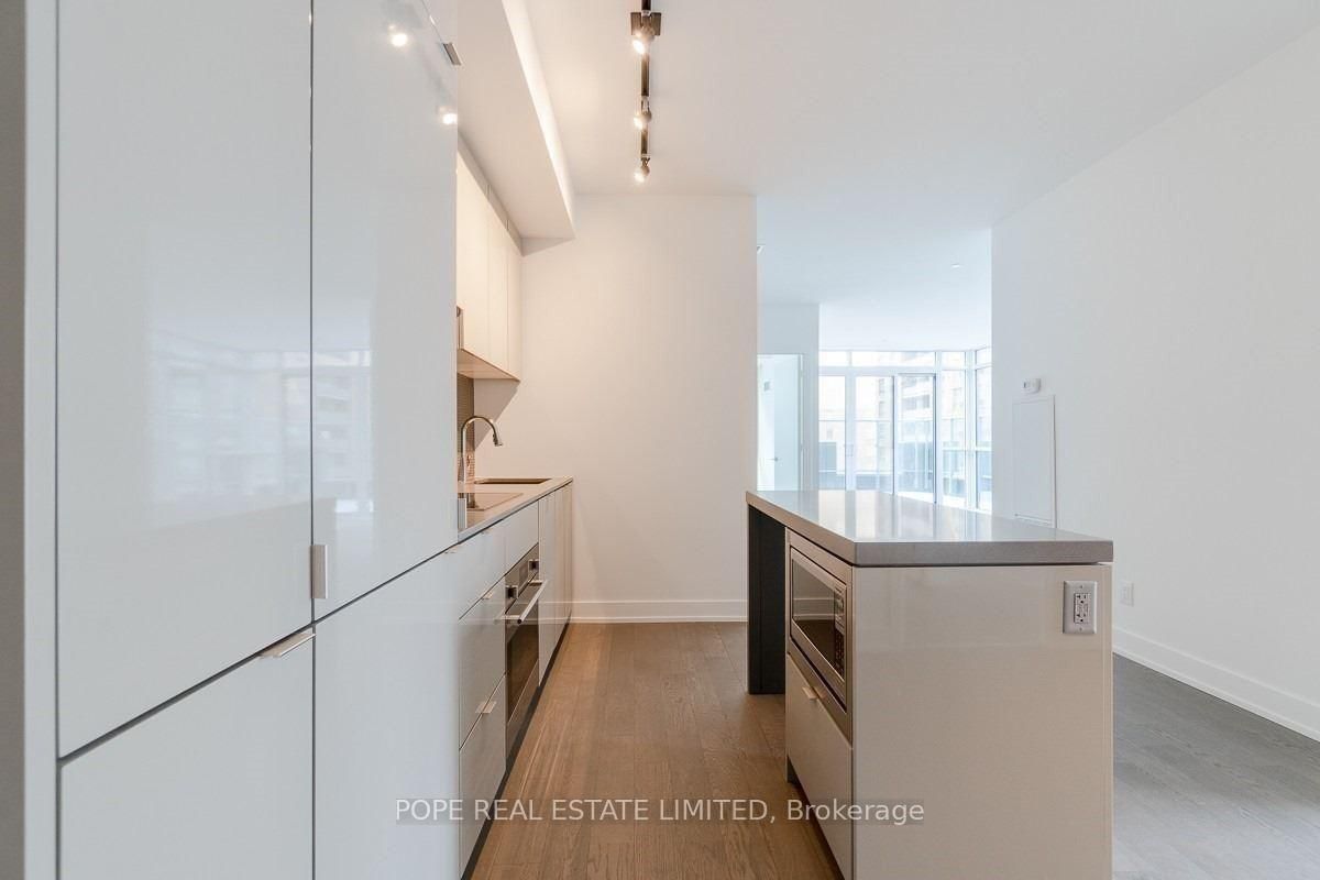 7 Grenville St, unit 703 for rent