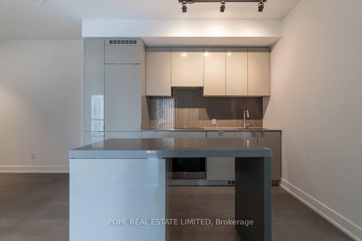 7 Grenville St, unit 703 for rent