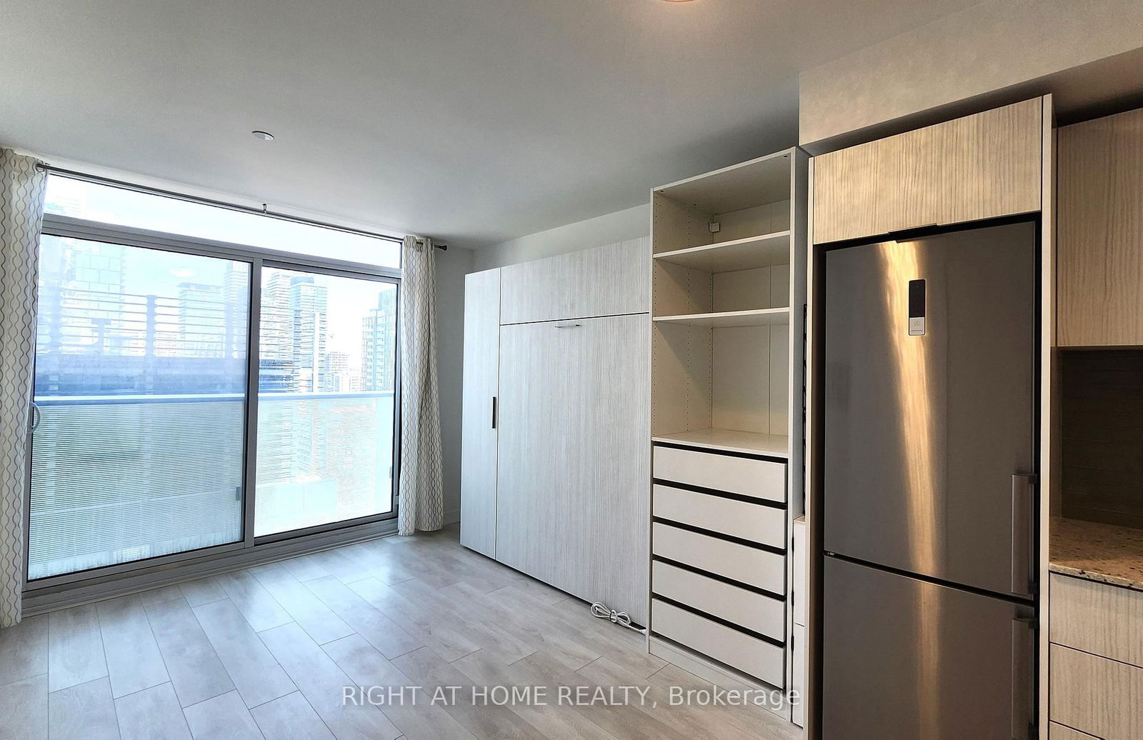 501 Yonge St, unit 2704 for rent