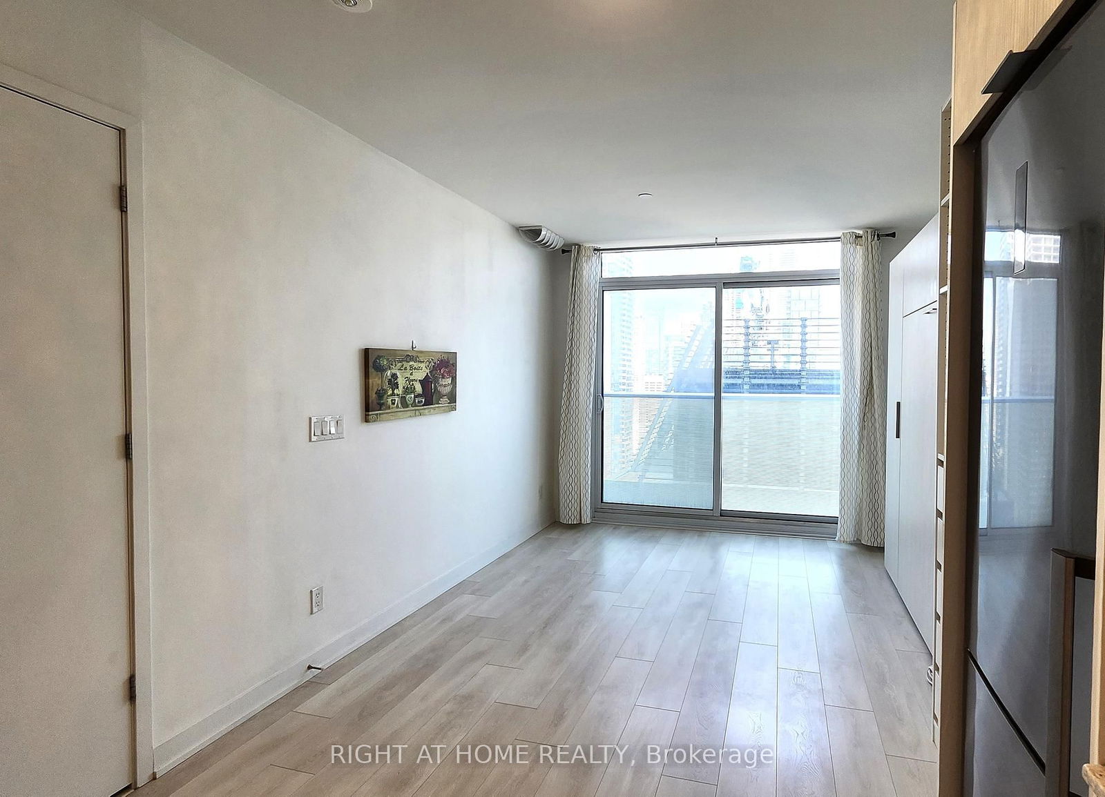 501 Yonge St, unit 2704 for rent