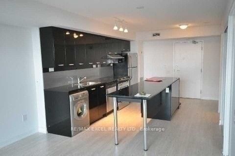 19 Singer Crt, unit 325 for rent