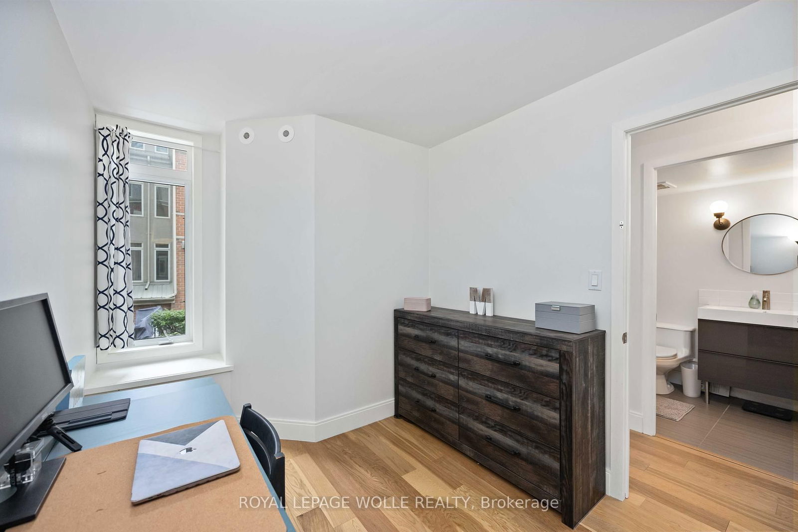 415 Jarvis St, unit 205 for sale