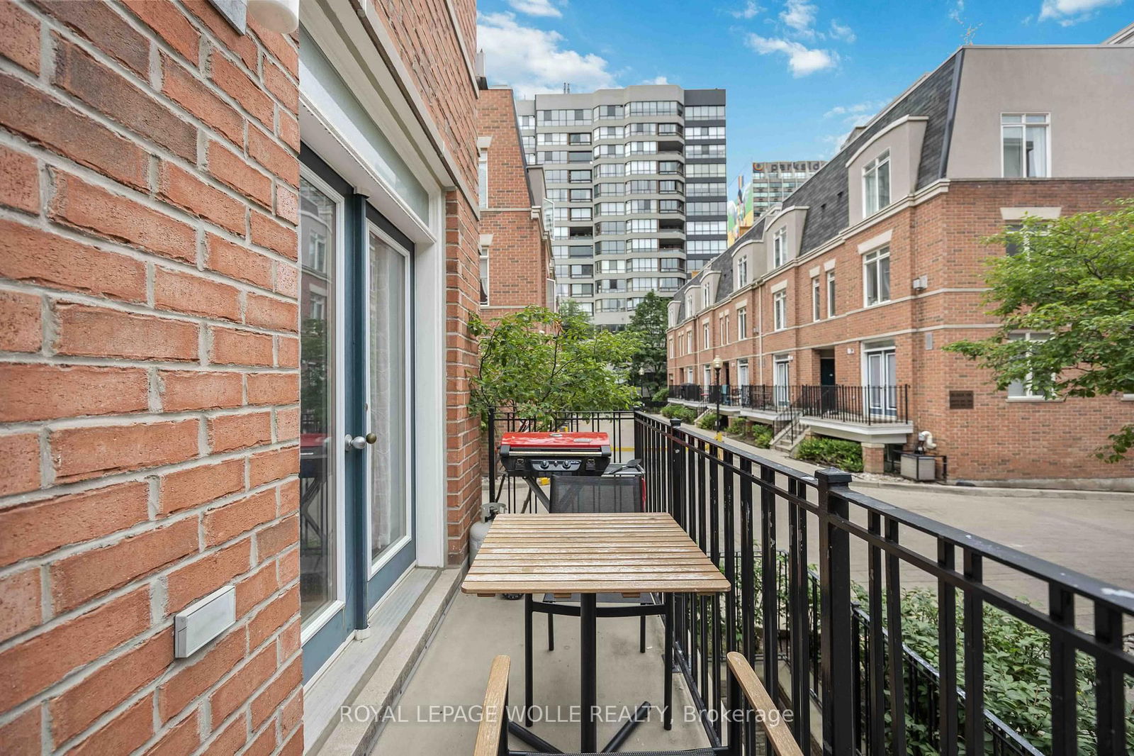 415 Jarvis St, unit 205 for sale