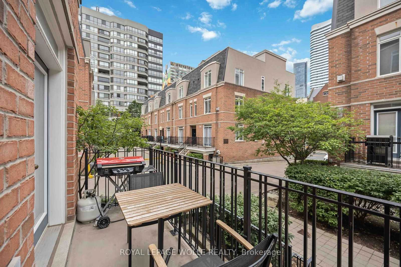 415 Jarvis St, unit 205 for sale