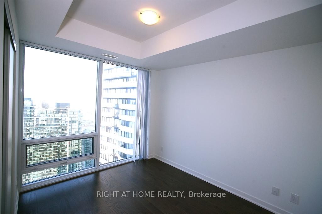 100 Harbour St, unit 5704 for rent