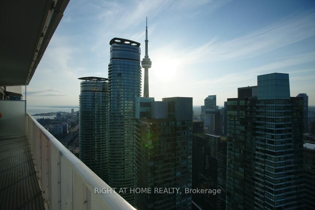 100 Harbour St, unit 5704 for rent