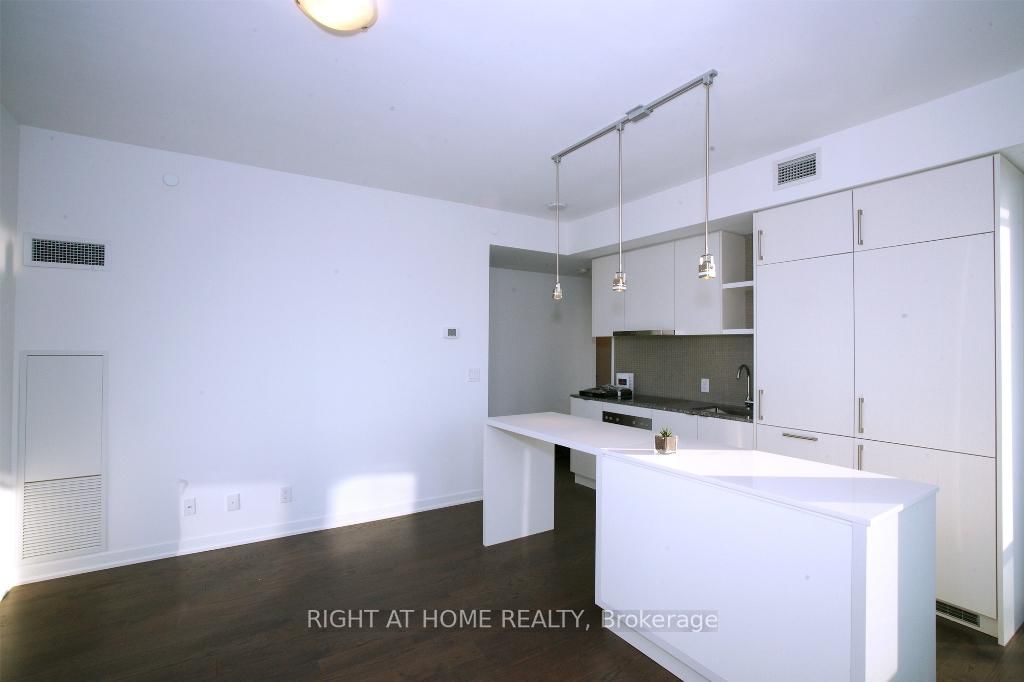 100 Harbour St, unit 5704 for rent