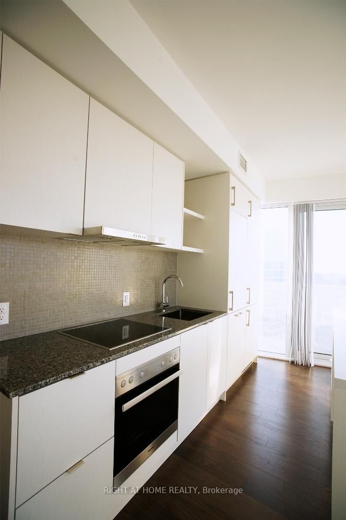 100 Harbour St, unit 5704 for rent