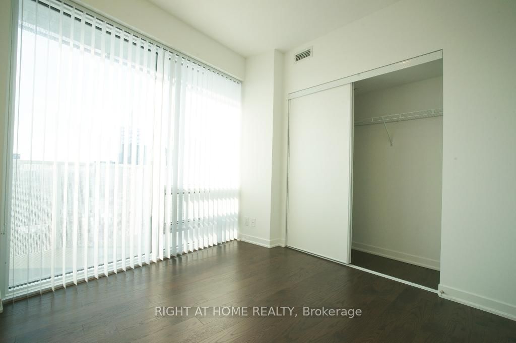 100 Harbour St, unit 5704 for rent