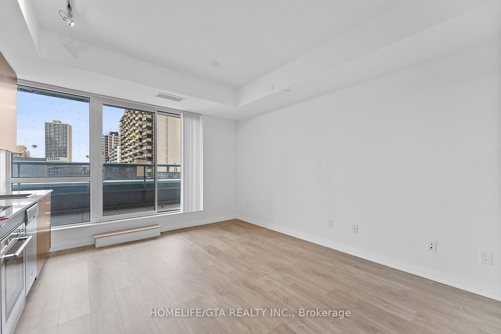 101 Erskine Ave, unit 411 for rent