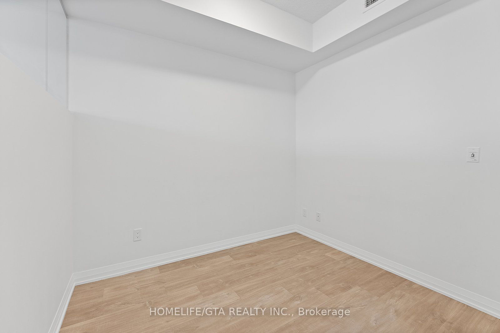 101 Erskine Ave, unit 411 for rent