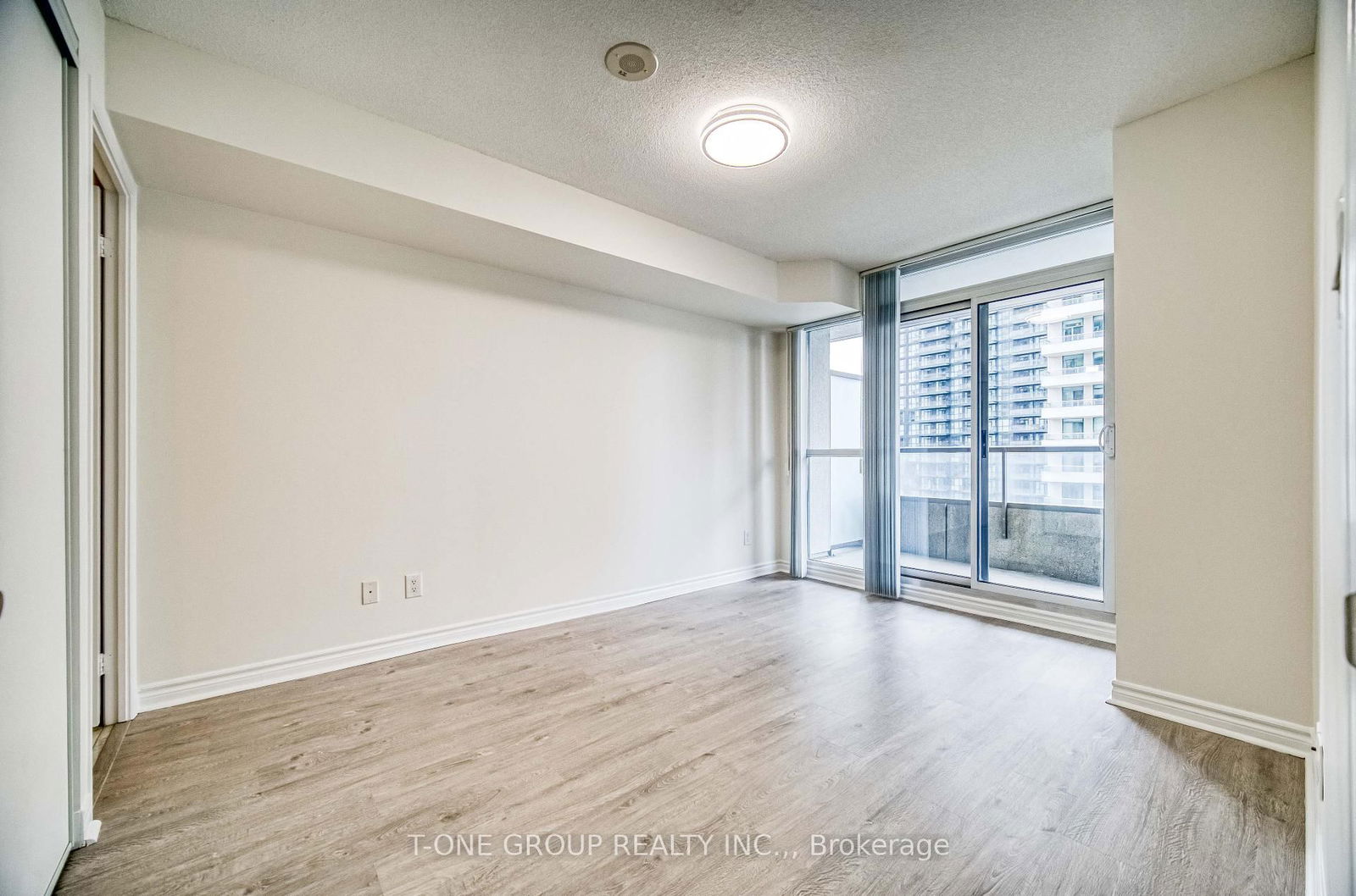 35 Hollywood Ave, unit 1817 for sale