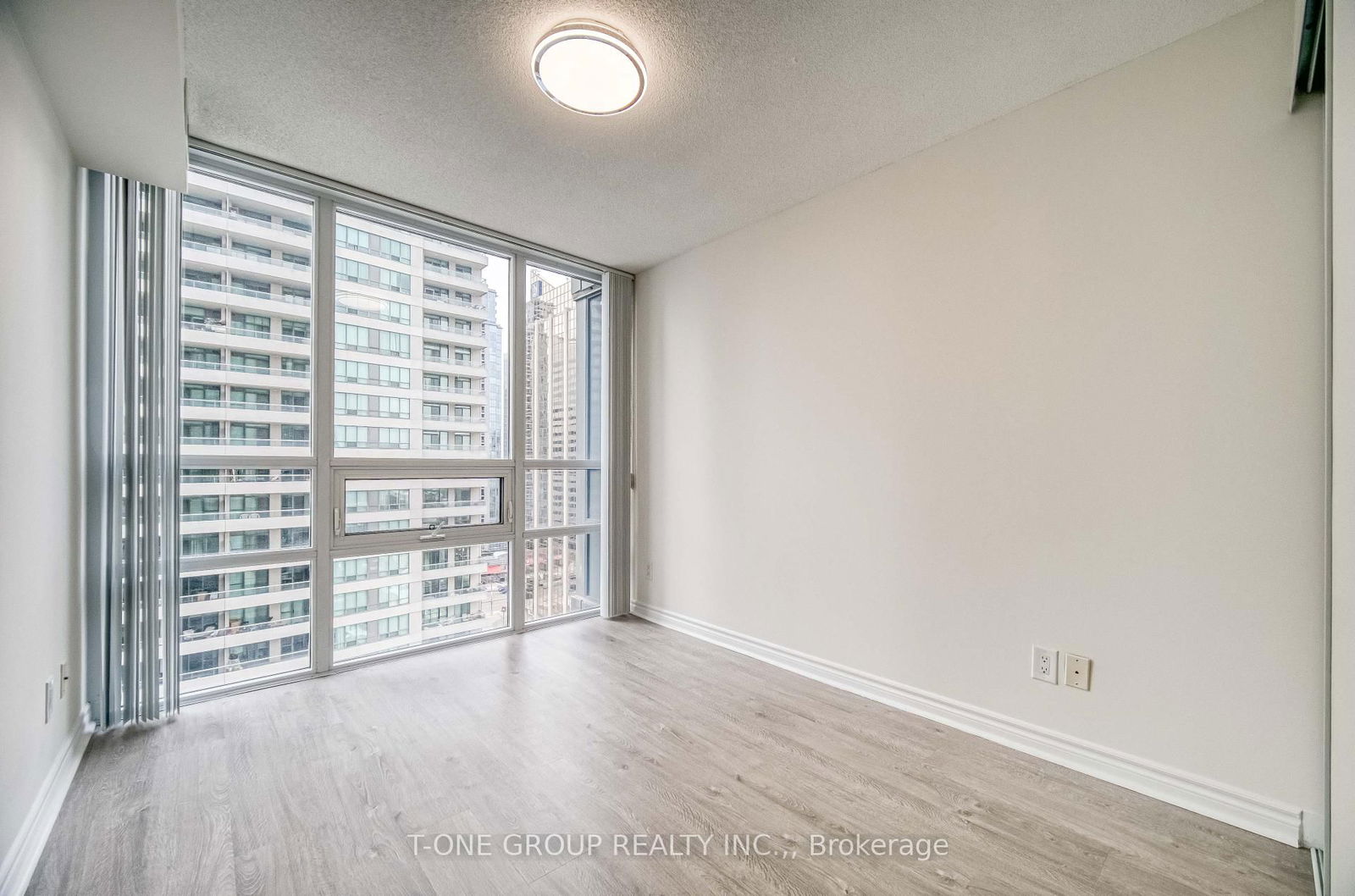 35 Hollywood Ave, unit 1817 for sale