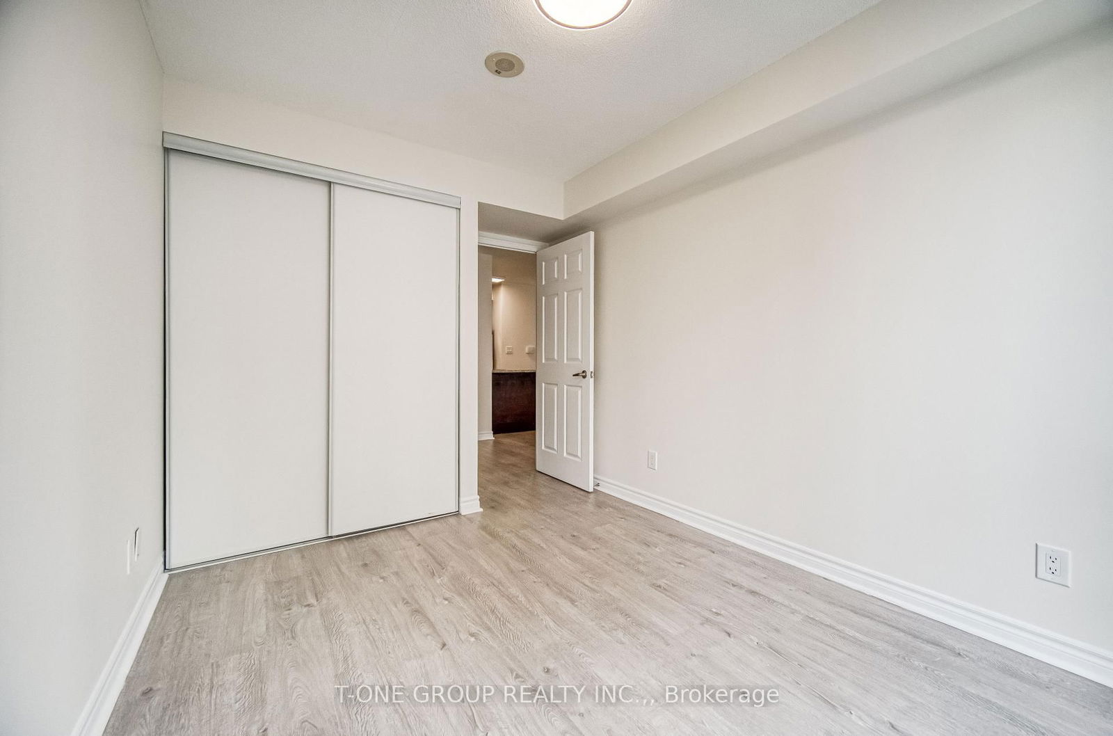 35 Hollywood Ave, unit 1817 for sale