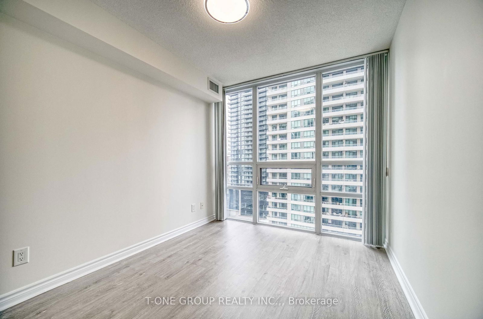 35 Hollywood Ave, unit 1817 for sale