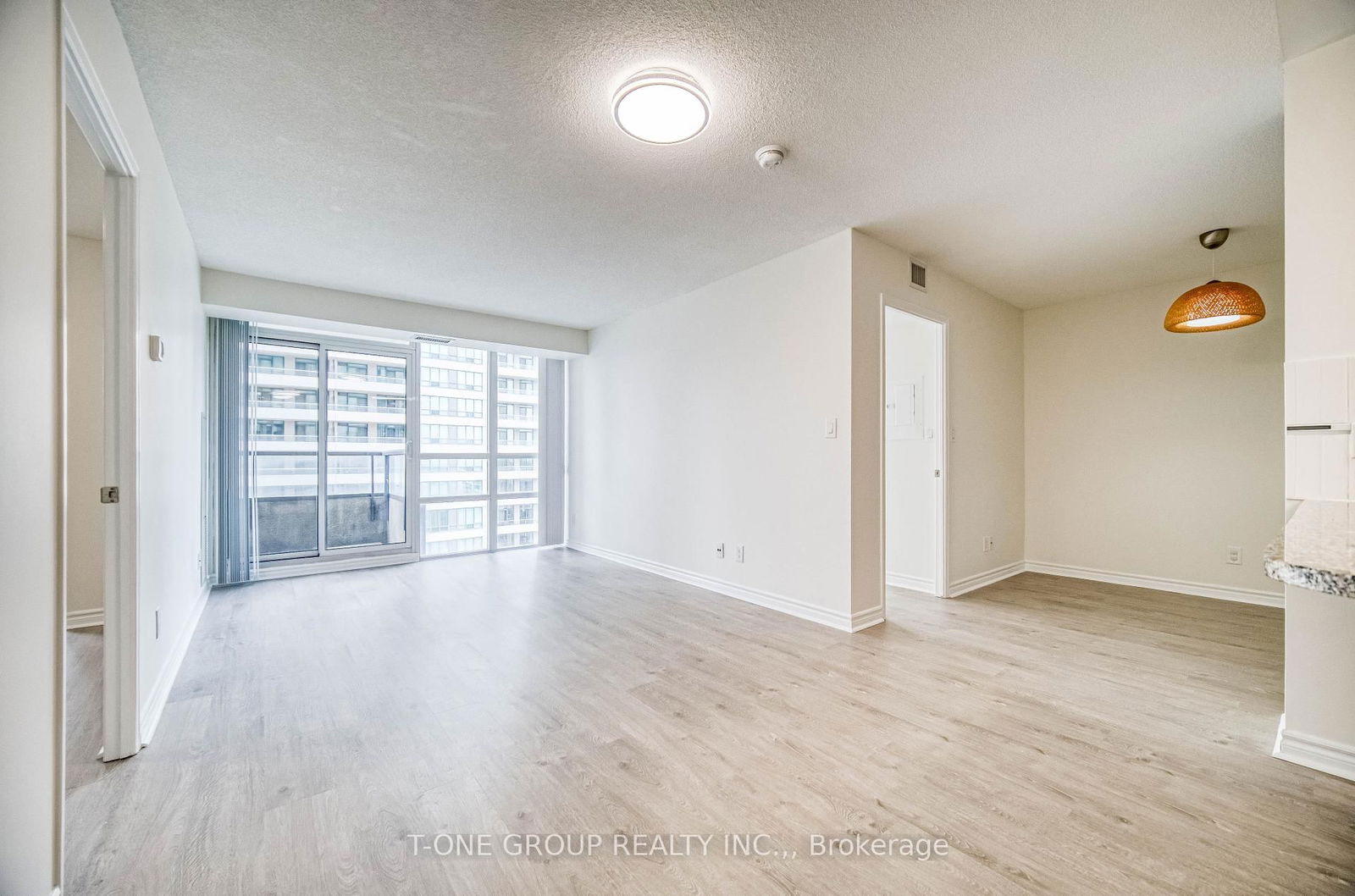 35 Hollywood Ave, unit 1817 for sale