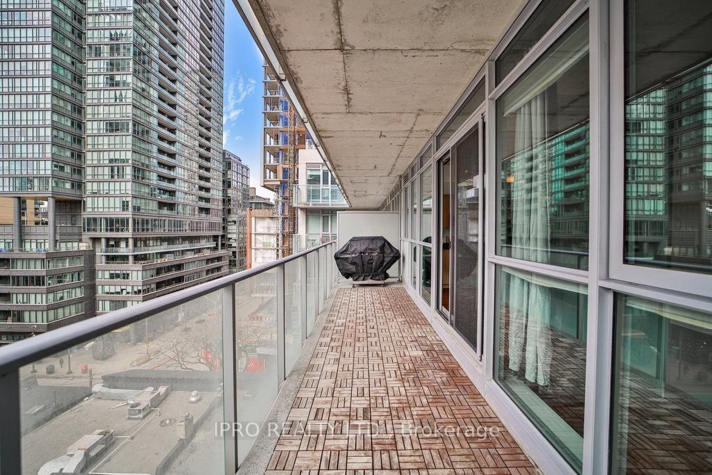 375 King St W, unit 701 for sale