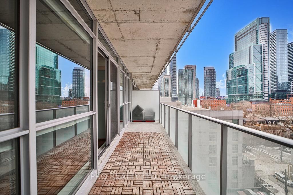 375 King St W, unit 701 for sale